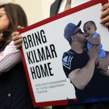KILMAR ÁBREGO GARCÍA REGRESA A EE.UU. TRAS DEPORTACIÓN ERRÓNEA Y ENFRENTARÁ CARGOS FEDERALES