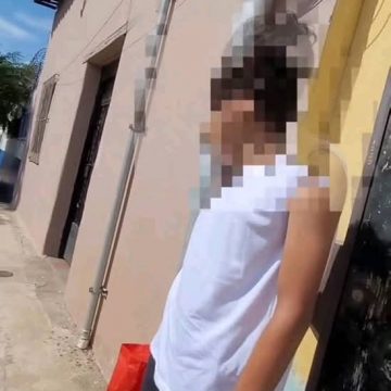 ATRAPAN A SUJETO QUE INTENTÓ ROBAR DOS IPHONES EN EL PUERTO DE LA LIBERTAD