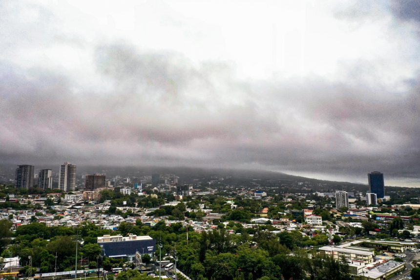 PRONOSTICAN LLUVIAS Y TORMENTAS PARA ESTE MARTES EN TODO EL PAÍS