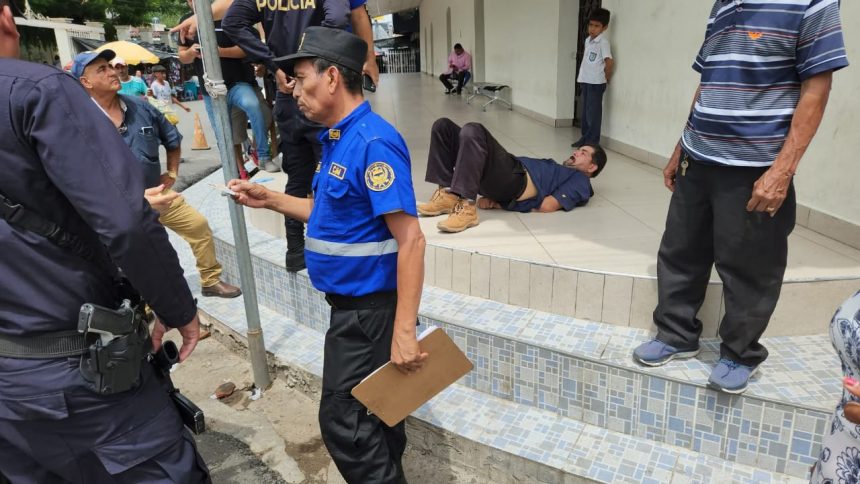 SUJETO DETENIDO POR ASALTO ARMADO A MUJER QUE SALÍA DE BANCO EN SANTA ROSA DE LIMA