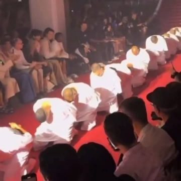 DESFILE EN PARÍS GENERA POLÉMICA TRAS HOMENAJE A DELINCUENTES DEL CECOT