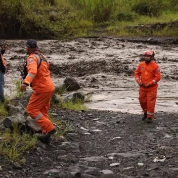 ERUPCIÓN DEL VOLCÁN DE FUEGO OBLIGA A EVACUAR A CASI 800 PERSONAS EN GUATEMALA