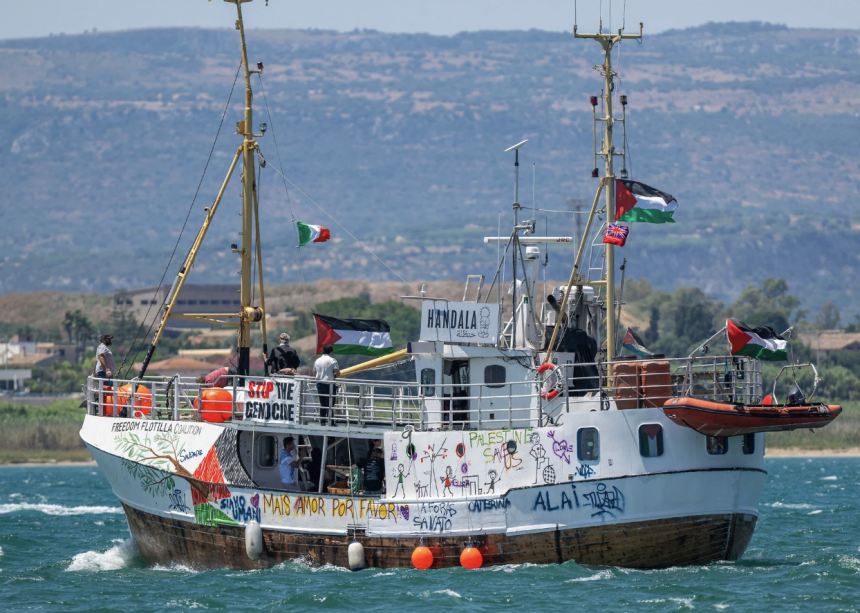 NUEVO BARCO ZARPA DE ITALIA HACIA GAZA CON AYUDA HUMANITARIA Y ACTIVISTAS