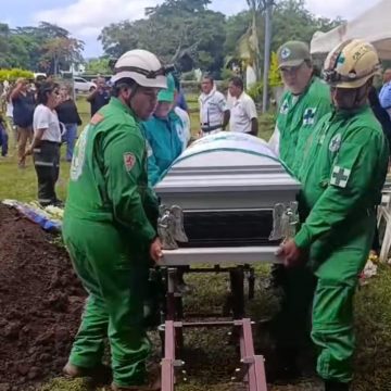 DESPIDIERON CON HONORES A SOCORRISTA VETERANO HUGO FLORES EN SANTA ANA