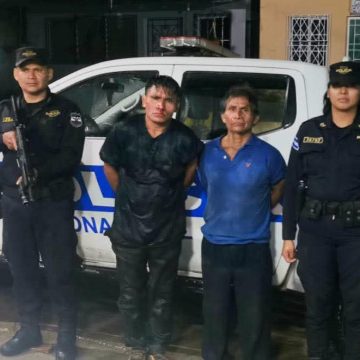 CAPTURAN A PADRE E HIJO POR ATACAR A HOMBRE CON CORVO EN SAN VICENTE