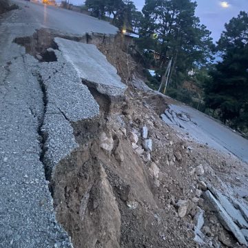 CIERRAN TEMPORALMENTE PASO FRONTERIZO EN EL POY POR HUNDIMIENTO EN HONDURAS