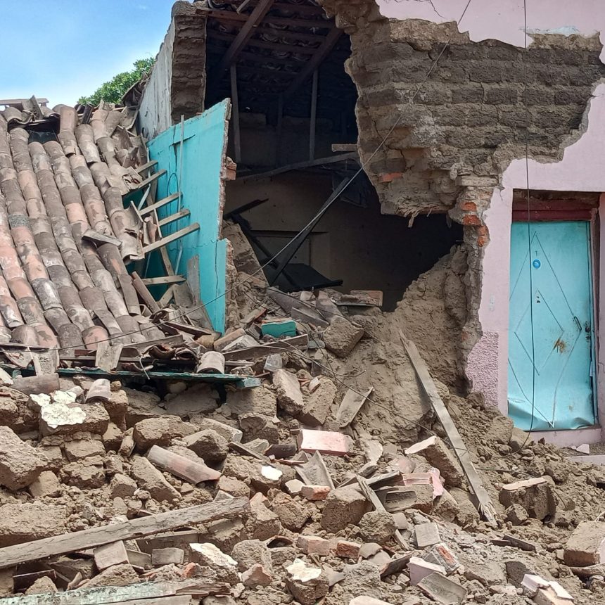 COLAPSÓ VIVIENDA DE ADOBE EN EL CENTRO DE SANTA ANA SIN DEJAR PERSONAS LESIONADAS