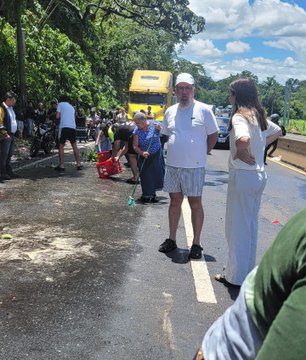 DOS LESIONADOS TRAS FUERTE ACCIDENTE EN LA CARRETERA DE SANTA ANA A SAN SALVADOR