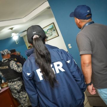 FGR CAPTURA ESTAFADORES QUE DEFRAUDARON $247,000 A OCHO VÍCTIMAS