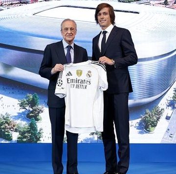 ÁLVARO CARRERAS ES PRESENTADO COMO NUEVO JUGADOR DEL REAL MADRID