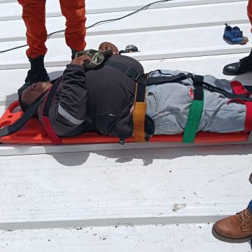 OBRERO RESULTA LESIONADO TRAS CAER DE TERCERA PLANTA MIENTRAS REALIZABA MANTENIMIENTO EN SONSONATE