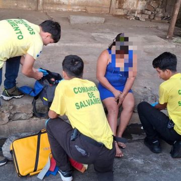 MUJER RESULTA LESIONADA TRAS SER EMBESTIDA POR BUS EN TERMINAL DE SONSONATE