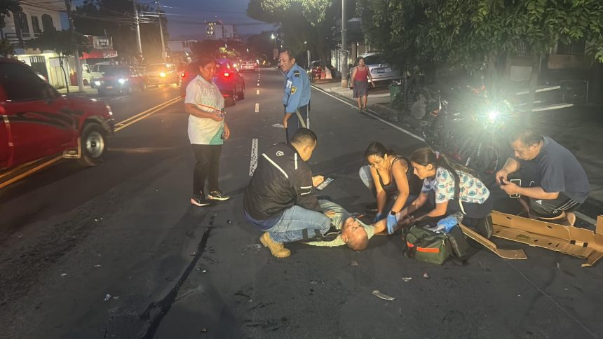 VARIOS LESIONADOS TRAS ACCIDENTE ENTRE MOTOCICLETA Y VEHÍCULO EN IZALCO