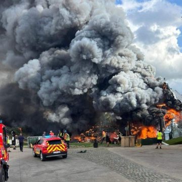 SE INCENDIA ESCENARIO PRINCIPAL DE TOMORROWLAND EN BÉLGICA,HORAS ANTES DE SU INAUGURACIÓN