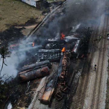 INCENDIO EN TREN DE CARGA PARALIZÓ TRÁFICO FERROVIARIO EN INDIA