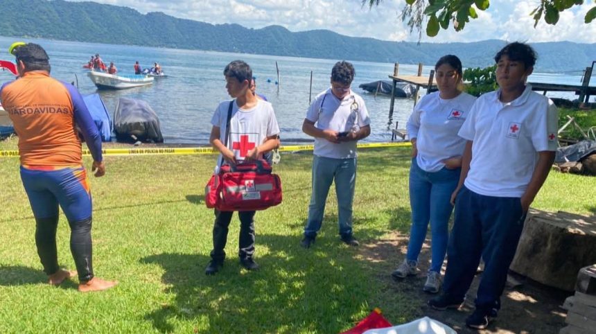 CONOZCA AL ADOLESCENTE DE 16 AÑOS QUE MURIÓ AHOGADO AYER EN EL LAGO DE COATEPEQUE