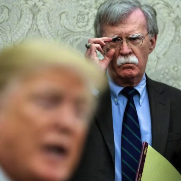 EL FBI ALLANA LA CASA DE JOHN BOLTON, CRÍTICO DEL EXPRESIDENTE TRUMP