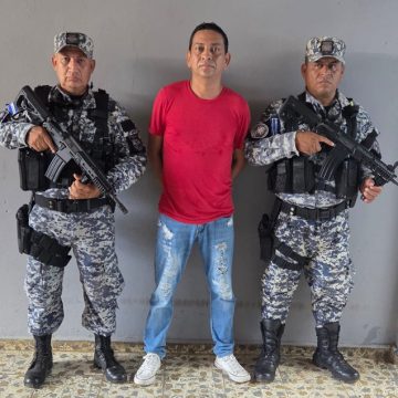 CAPTURARON A UN SUJETO QUE FUE SORPRENDIDO ROBANDO CELULARES EN LOS BUSES DE LA RUTA 210 DE AHUACHAPÁN