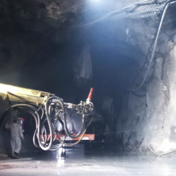 MINERO CHILENO MUERE TRAS DERRUMBE EN EL TENIENTE: CINCO COMPAÑEROS SIGUEN ATRAPADOS