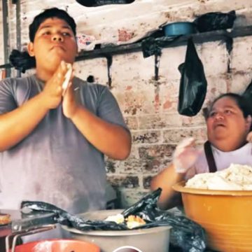 CONOZCA A ANDERSON, EL JOVEN TORTILLERO DE LOURDES COLÓN QUE MANTIENE A SU MADRE Y PRODUCE HASTA 10 MIL TORTILLAS AL DÍA