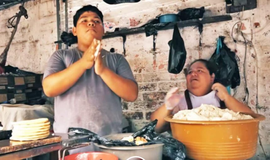 CONOZCA A ANDERSON, EL JOVEN TORTILLERO DE LOURDES COLÓN QUE MANTIENE A SU MADRE Y PRODUCE HASTA 10 MIL TORTILLAS AL DÍA