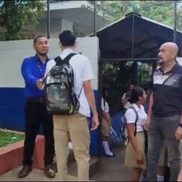 DIRECTORES DE CENTROS EDUCATIVOS EN SANTA ANA Y AHUACHAPÁN VERIFICAN CUMPLIMIENTO DE NUEVAS NORMATIVAS