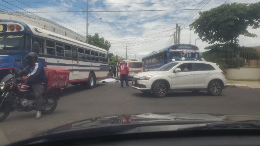 atrope 1 PERSONA FALLECE TRAS SER ATROPELLADA EN SANTA ANA