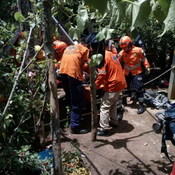 UN HOMBRE FUE RESCATADO TRAS CAER A UN POZO DE 20 METROS EN SANTA ANA