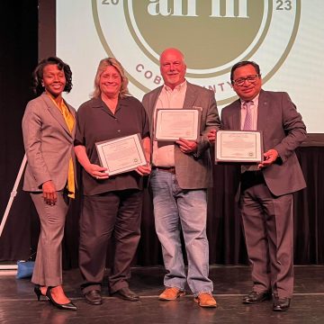 EL SALVADOREÑO, JUAN VIOLANTES, HA RECIBIDO MÚLTIPLES RECONOCIMIENTOS INTERNACIONALES POR SU LABOR HUMANITARIA