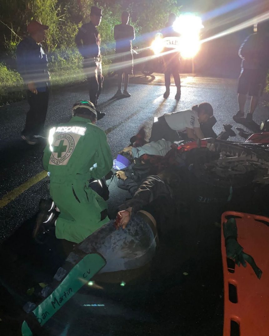 TRES MOTOCICLISTAS RESULTAN GRAVEMENTE LESIONADOS TRAS CHOQUE EN SAN PEDRO PERULAPÁN