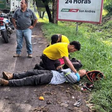 MOTOCICLISTA LESIONADO TRAS CHOCAR CONTRA RASTRA EN CARRETERA PANAMERICANA