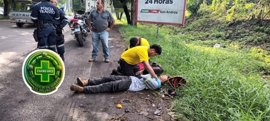 MOTOCICLISTA LESIONADO TRAS CHOCAR CONTRA RASTRA EN CARRETERA PANAMERICANA