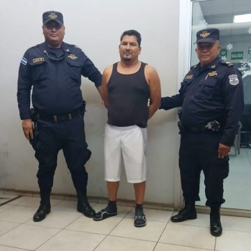 HOMBRE DETENIDO POR LA PNC TRAS MANTENER ENCERRADA BAJO LLAVE A SU PAREJA EN AHUACHAPÁN