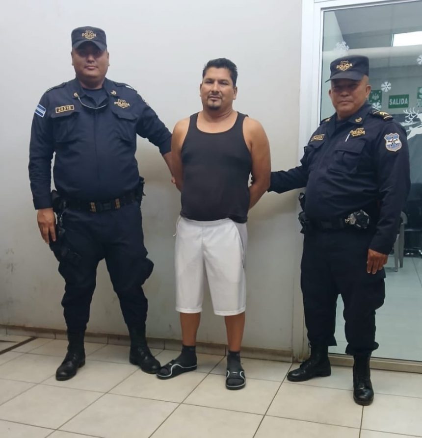 AHUA 1 HOMBRE DETENIDO POR LA PNC TRAS MANTENER ENCERRADA BAJO LLAVE A SU PAREJA EN AHUACHAPÁN