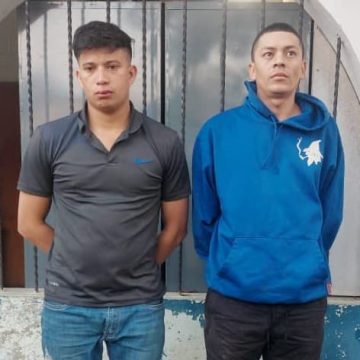 POLICÍA DETIENE A DOS HOMBRES EBRIOS EN MOTOCICLETA TRAS INTENTAR ESCAPAR DE LAS AUTORIDADES EN SANTA ANA