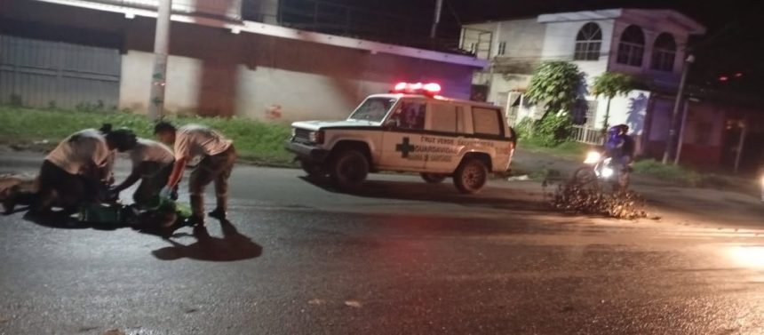 CONDUCTOR ATROPELLA A JOVEN Y SE DA A LA FUGA EN SANTA ANA