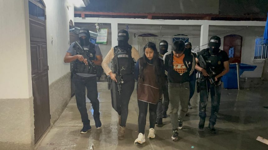 PNC DE GUATEMALA LIBERÓ A NIÑA SECUESTRADA Y CAPTURA A PAREJA DE PLAGIARIOS EN CHIMALTENANGO