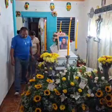 VELAN LOS RESTOS DE CAROLINA CAMPOS SORTO EN SANTIAGO DE MARÍA, USULUTÁN; ES LA JOVEN A LA QUE SU EXPAREJA LE QUITÓ LA VIDA
