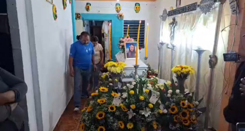 VELAN LOS RESTOS DE CAROLINA CAMPOS SORTO EN SANTIAGO DE MARÍA, USULUTÁN; ES LA JOVEN A LA QUE SU EXPAREJA LE QUITÓ LA VIDA