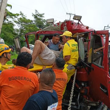 FUERTE ACCIDENTE DE TRÁNSITO EN EL SALITRE, NEJAPA DEJA UN CONDUCTOR ATRAPADO
