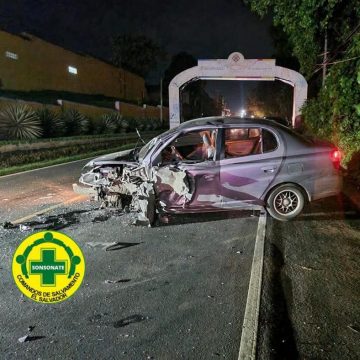 JOVEN SUFRE FRACTURA EXPUESTA TRAS ACCIDENTE DE TRÁNSITO EN SONSONATE