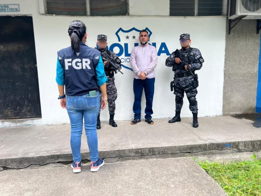 FISCALÍA VERIFICA EXTRADICIÓN DE SALVADOREÑO REQUERIDO POR DELITOS SEXUALES EN ESTADOS UNIDOS