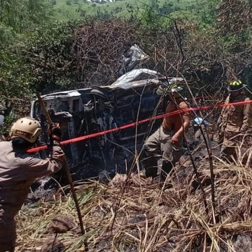 DOS MUERTOS Y SEIS HERIDOS EN ACCIDENTE DE MICROBÚS EN CARRETERA ENTRE COFRADÍA Y SAN PEDRO SULA