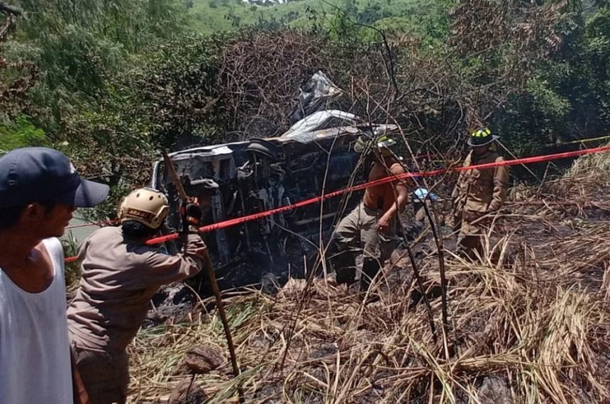 DOS MUERTOS Y SEIS HERIDOS EN ACCIDENTE DE MICROBÚS EN CARRETERA ENTRE COFRADÍA Y SAN PEDRO SULA
