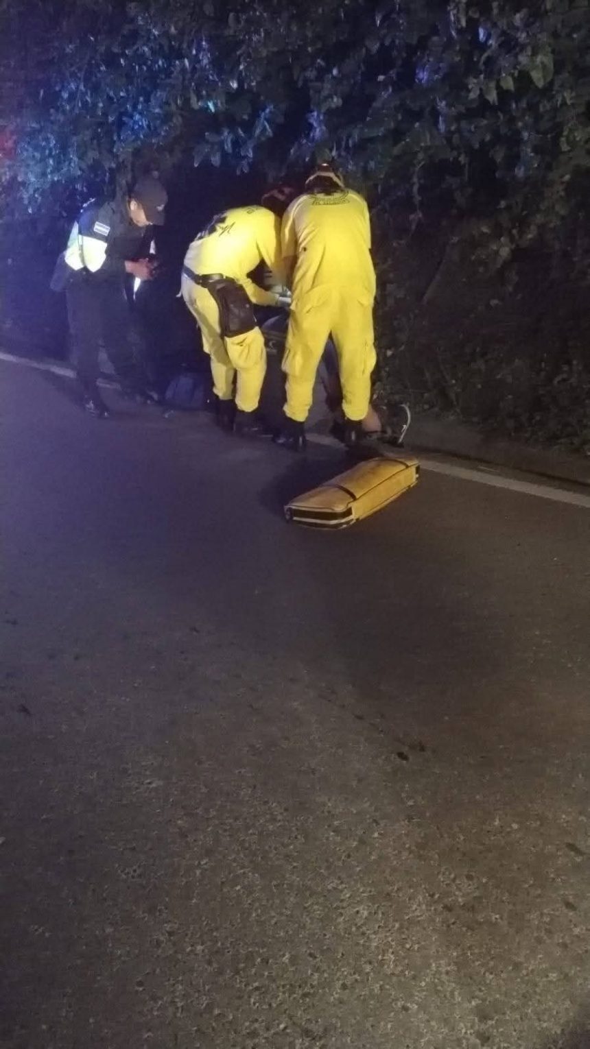 HOMBRE RESULTA LESIONADO EN ACCIDENTE DE TRÁNSITO EN EL PORTEZUELO, SANTA ANA