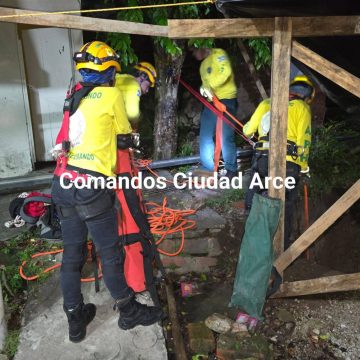 HOMBRE RESCATADO TRAS CAER A FOSA SÉPTICA EN CONSTRUCCIÓN EN CIUDAD ARCE