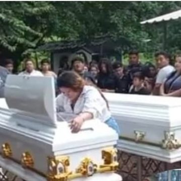 DIERON EL ÚLTIMO ADIÓS A PADRE E HIJA FALLECIDOS EN ACCIDENTE CONTRA UNA VACA EN LA CARRETERA LITORAL