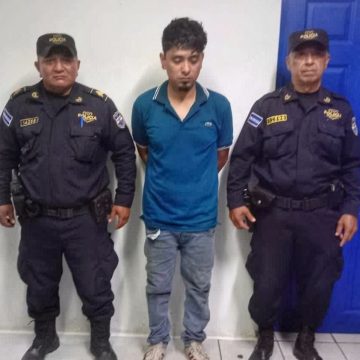 ARRESTARON A UN SUJETO QUE CHOCÓ CON VARIOS VEHÍCULOS EN ESTADO DE EBRIEDAD EN SAN JUAN OPICO, LA LIBERTAD