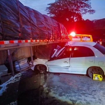 CONDUCTOR FALLECE EN FUERTE ACCIDENTE DE TRÁNSITO EN GUAZAPA,SAN SALVADOR