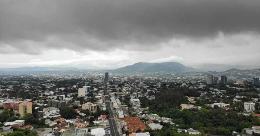 PROTECCIÓN CIVIL DECLARA ALERTA AMARILLA A NIVEL NACIONAL POR LLUVIAS EN EL SALVADOR